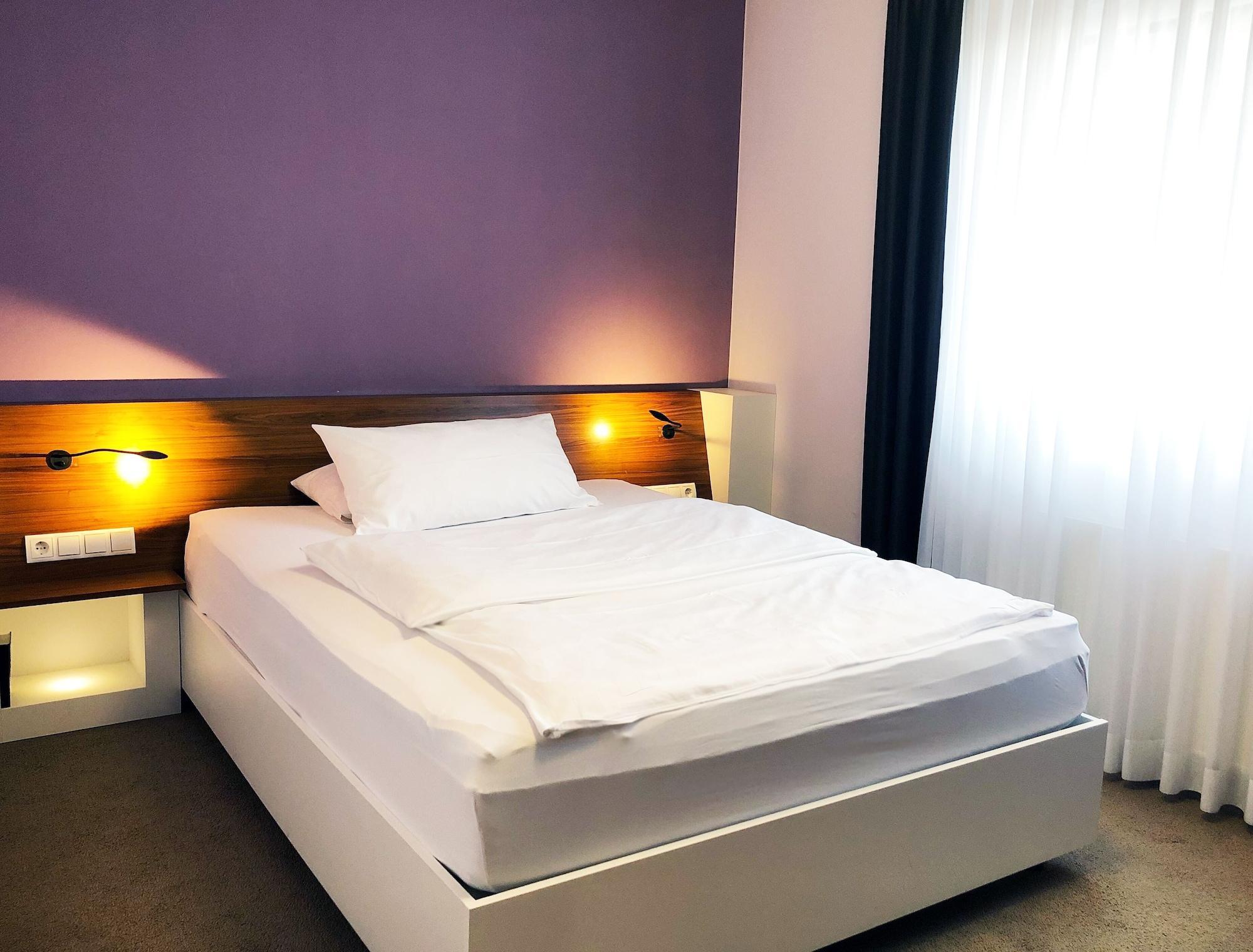 &Repeat Koeln Airport Hotel Bagian luar foto