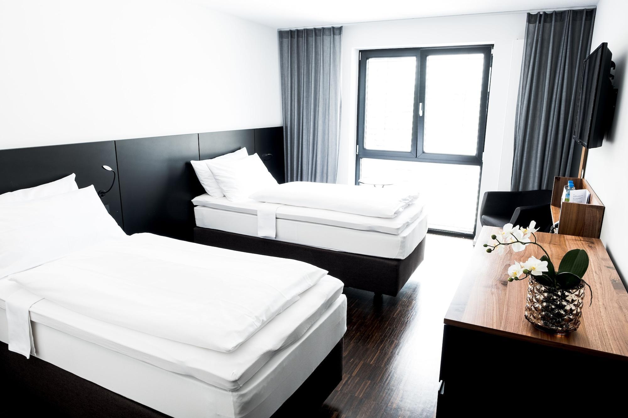 &Repeat Koeln Airport Hotel Bagian luar foto