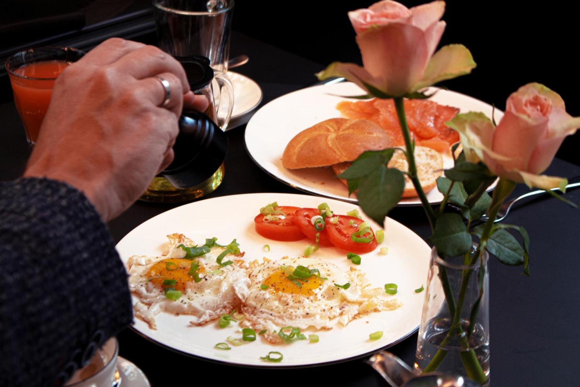 &Repeat Koeln Airport Hotel Bagian luar foto