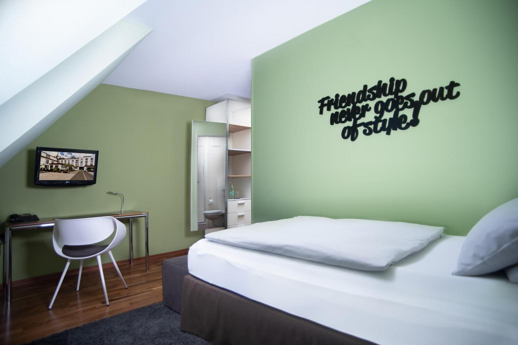 &Repeat Koeln Airport Hotel Bagian luar foto
