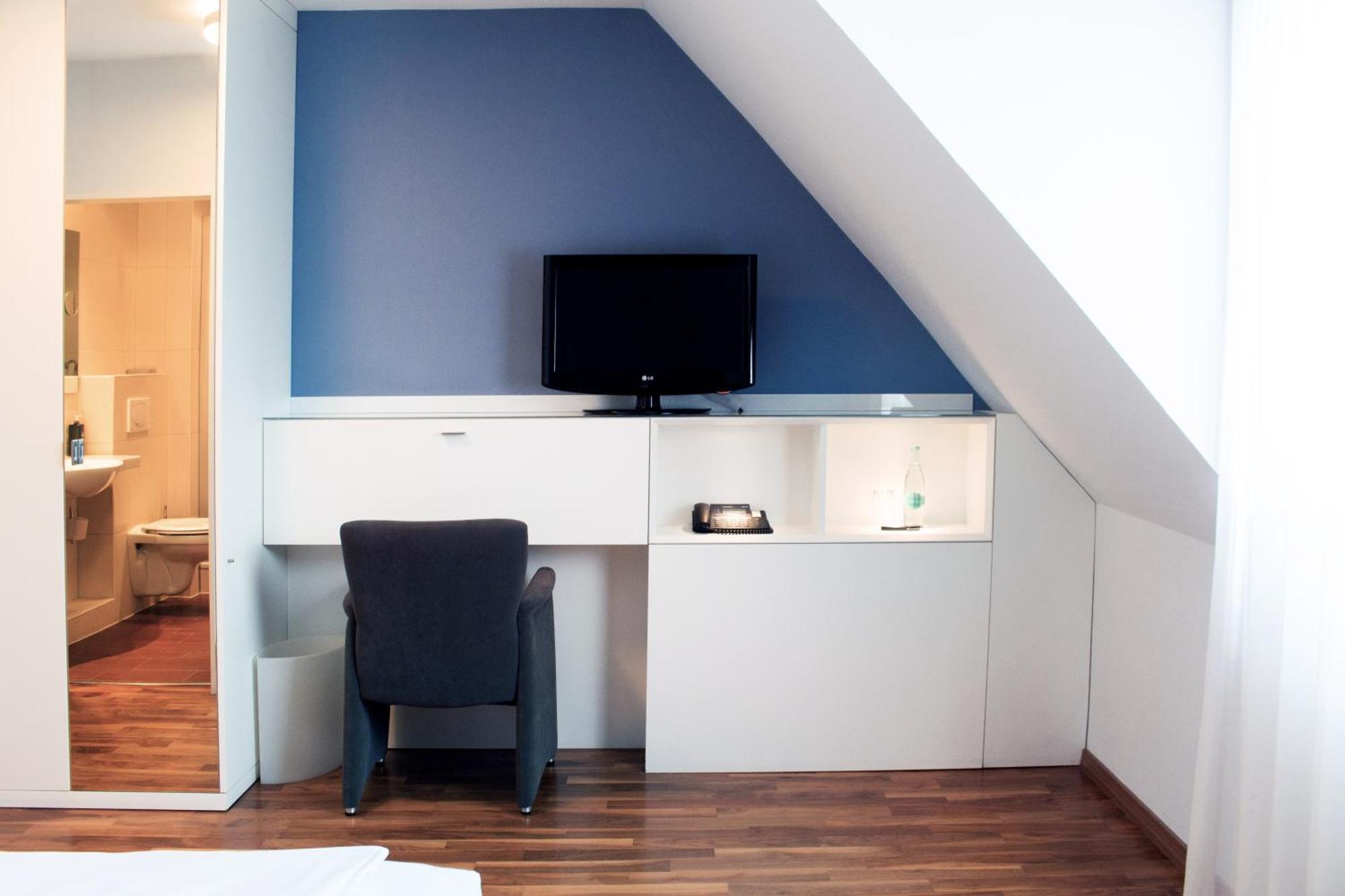 &Repeat Koeln Airport Hotel Bagian luar foto