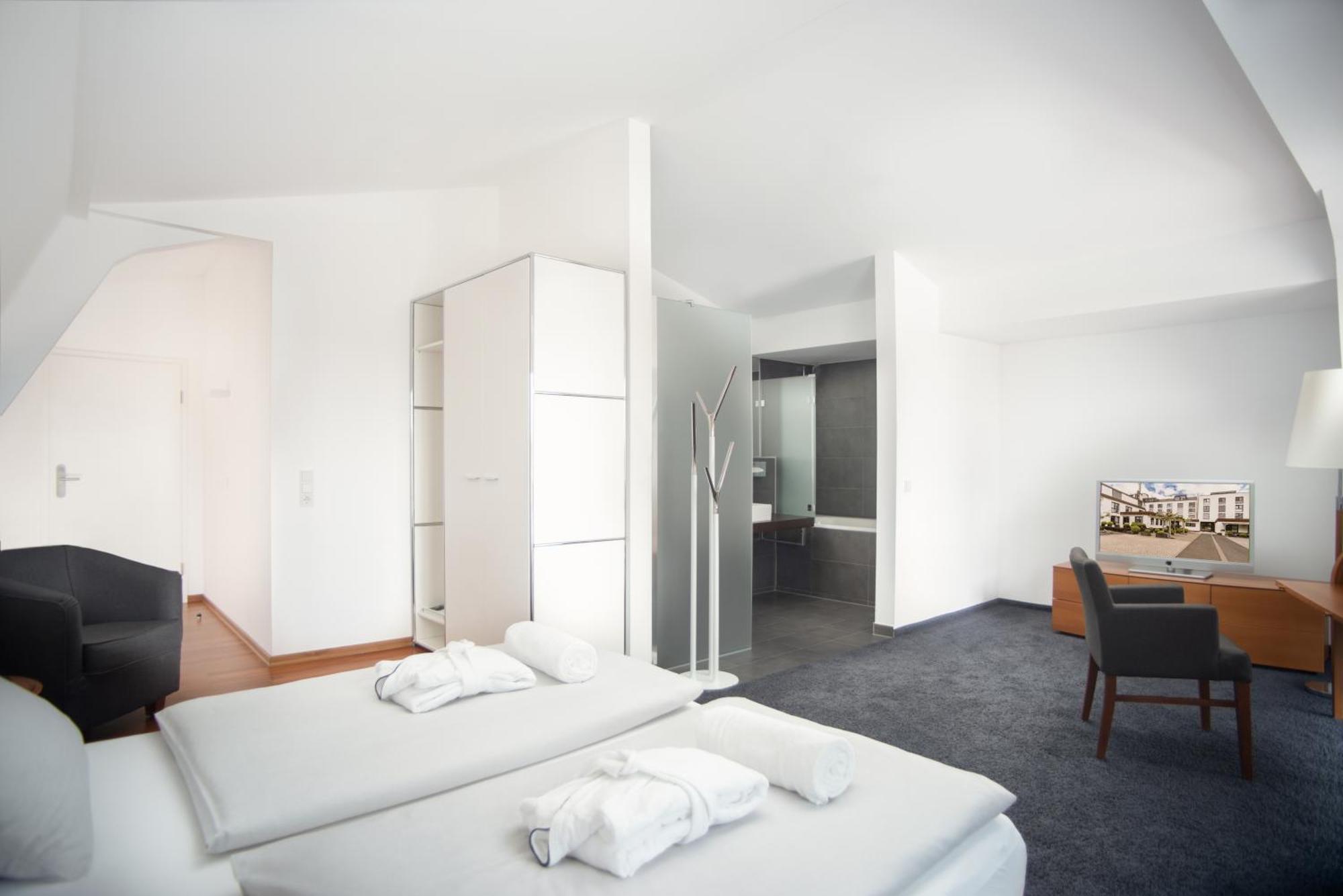 &Repeat Koeln Airport Hotel Bagian luar foto