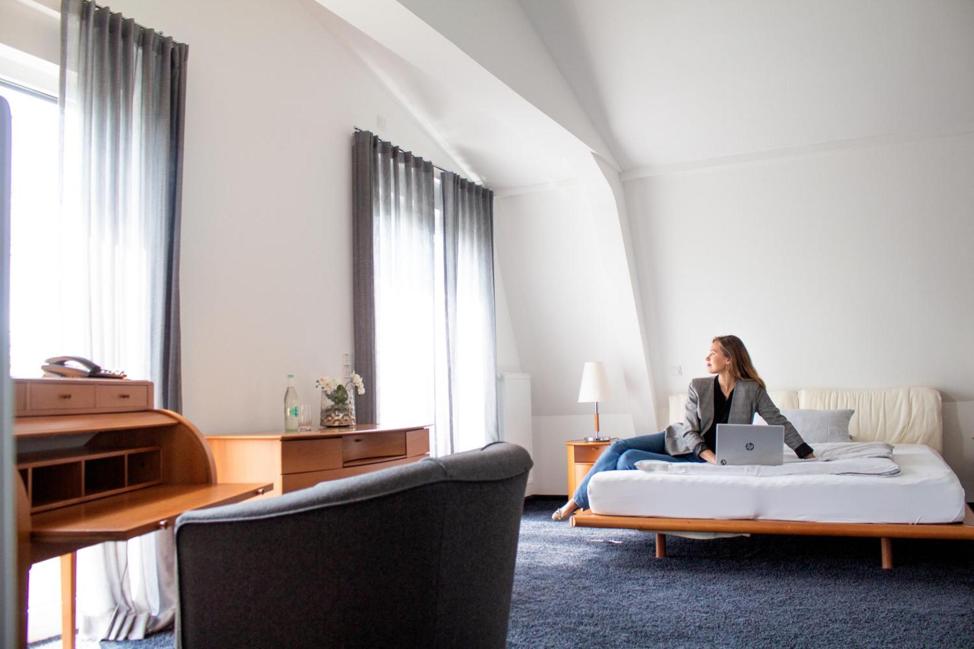 &Repeat Koeln Airport Hotel Bagian luar foto